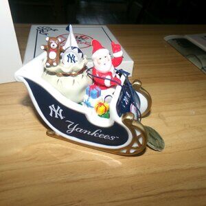 2008 Yankees christmas ornament. Dansbury mint.